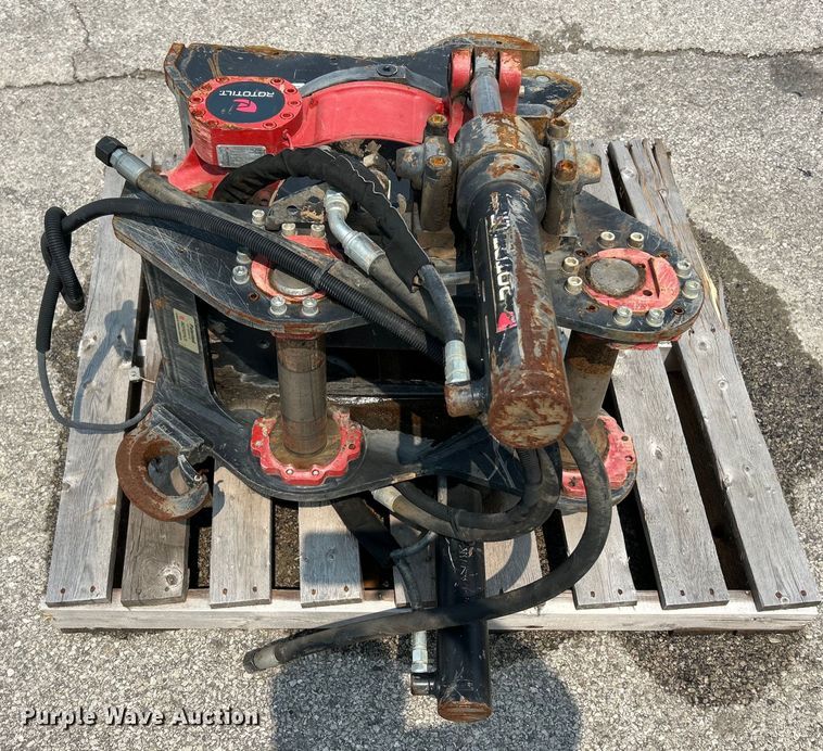 image for item EK4992 2015 Rototilt R4 quick coupler