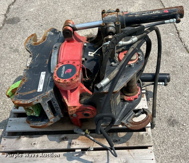 image for item EK4992 2015 Rototilt R4 quick coupler