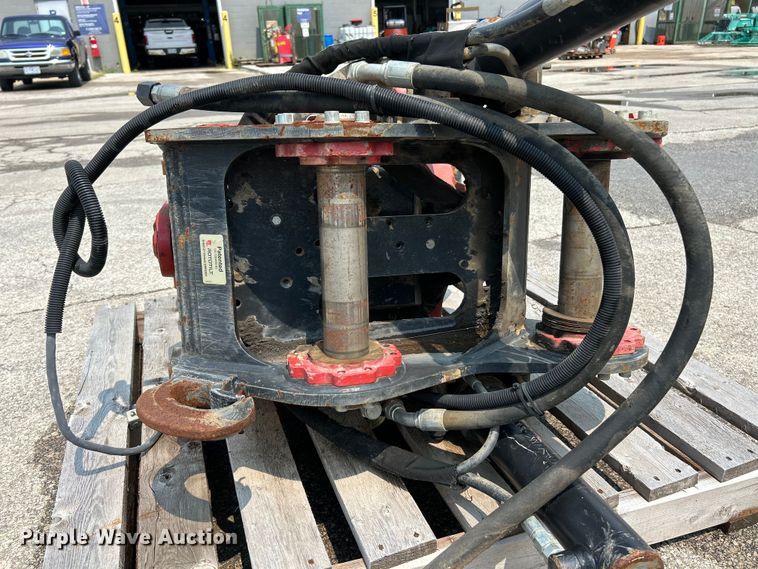 image for item EK4992 2015 Rototilt R4 quick coupler