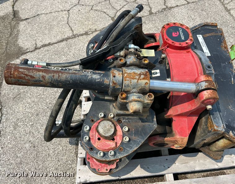 image for item EK4992 2015 Rototilt R4 quick coupler