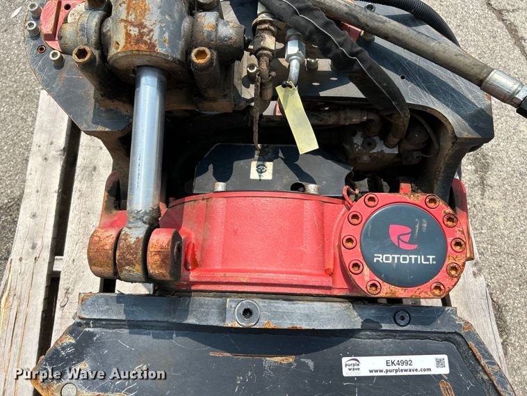 image for item EK4992 2015 Rototilt R4 quick coupler