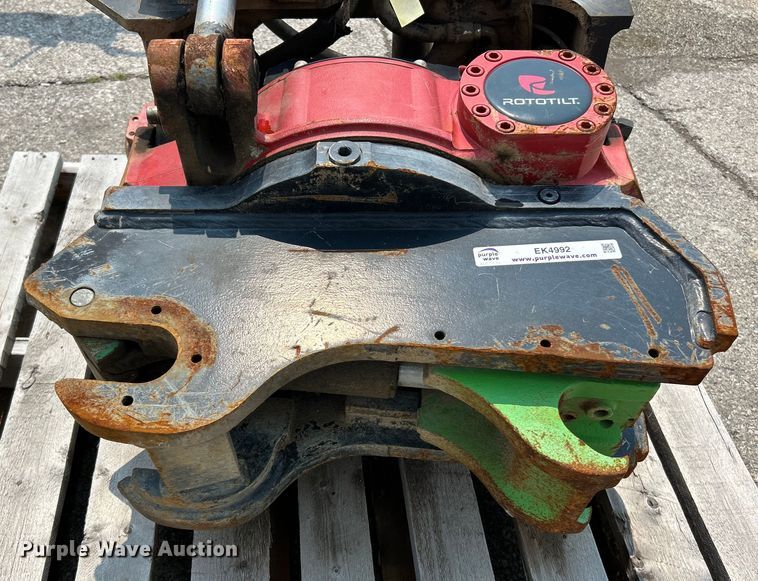 image for item EK4992 2015 Rototilt R4 quick coupler