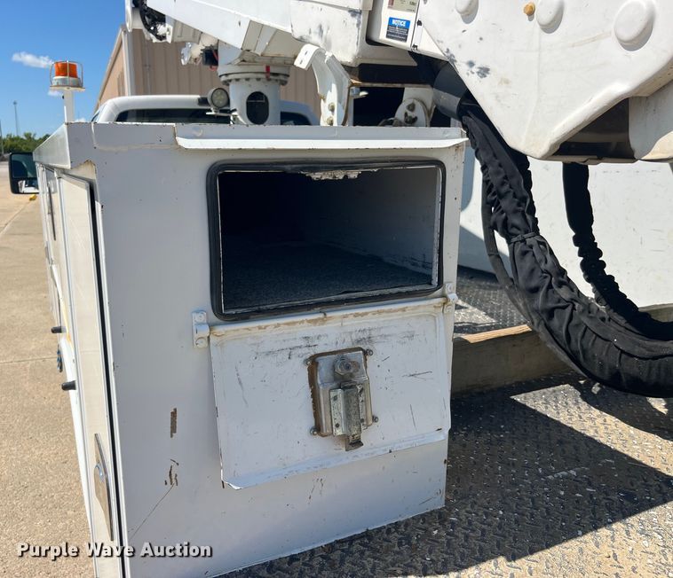 image for item EK8808 2016 Ford F550 Super Duty XL bucket truck