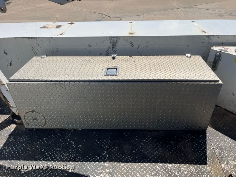 image for item EK8808 2016 Ford F550 Super Duty XL bucket truck