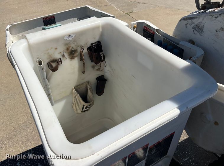 image for item EK8808 2016 Ford F550 Super Duty XL bucket truck