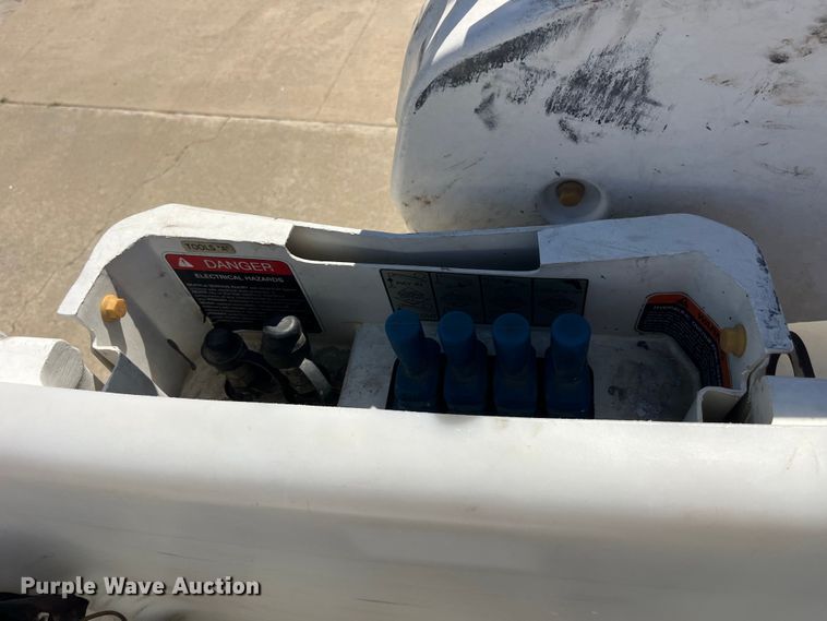 image for item EK8808 2016 Ford F550 Super Duty XL bucket truck