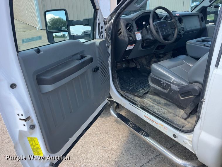 image for item EK8808 2016 Ford F550 Super Duty XL bucket truck