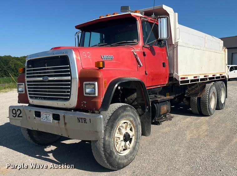 image for item EK8809 1992 Ford L8000 dump truck