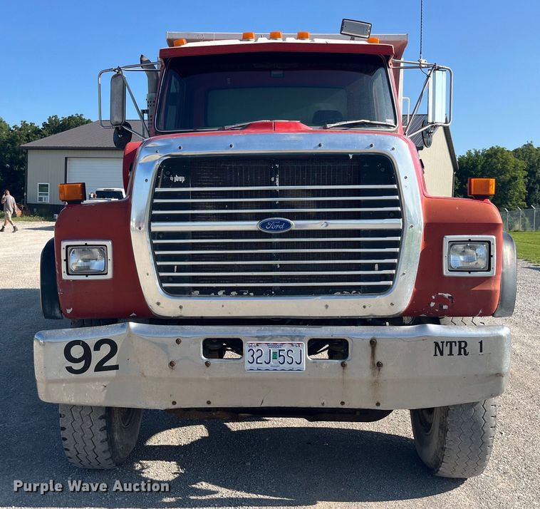 image for item EK8809 1992 Ford L8000 dump truck