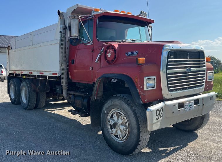 image for item EK8809 1992 Ford L8000 dump truck