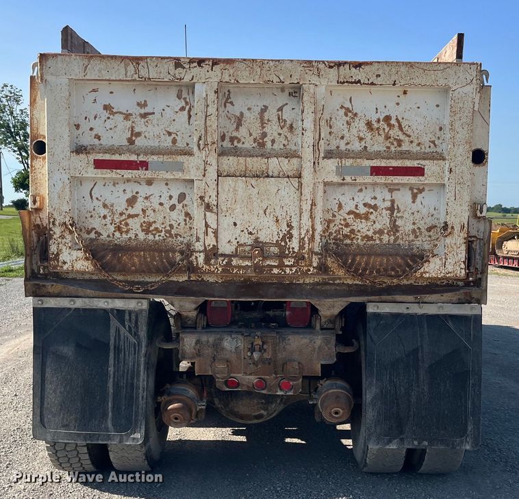 image for item EK8809 1992 Ford L8000 dump truck