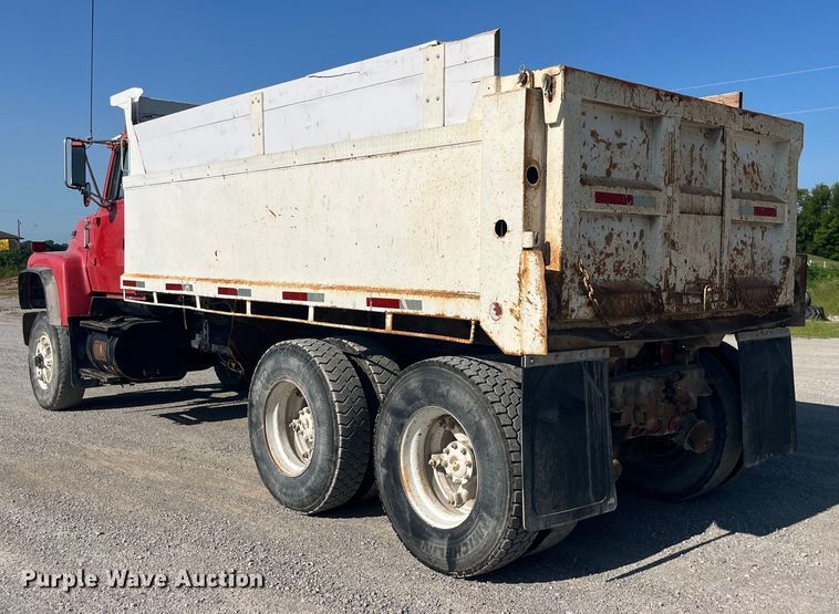 image for item EK8809 1992 Ford L8000 dump truck