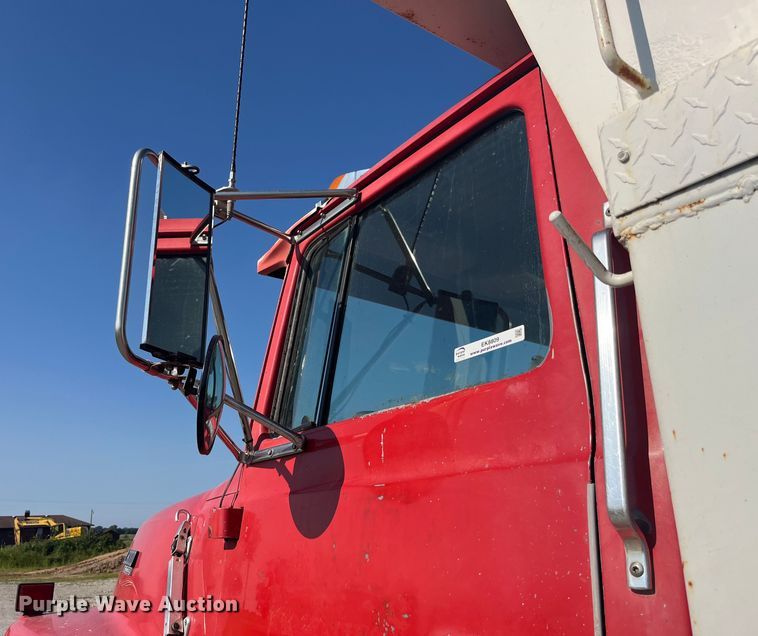 image for item EK8809 1992 Ford L8000 dump truck