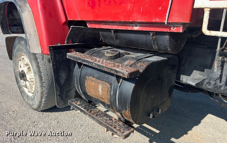 image for item EK8809 1992 Ford L8000 dump truck