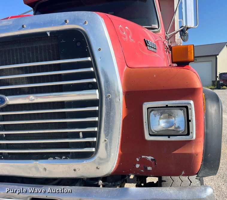 image for item EK8809 1992 Ford L8000 dump truck