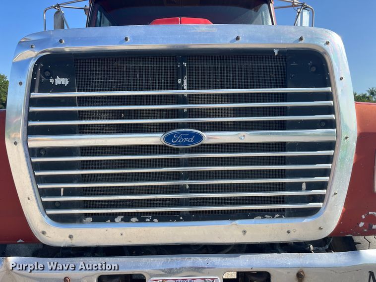 image for item EK8809 1992 Ford L8000 dump truck