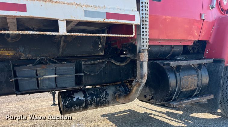 image for item EK8809 1992 Ford L8000 dump truck