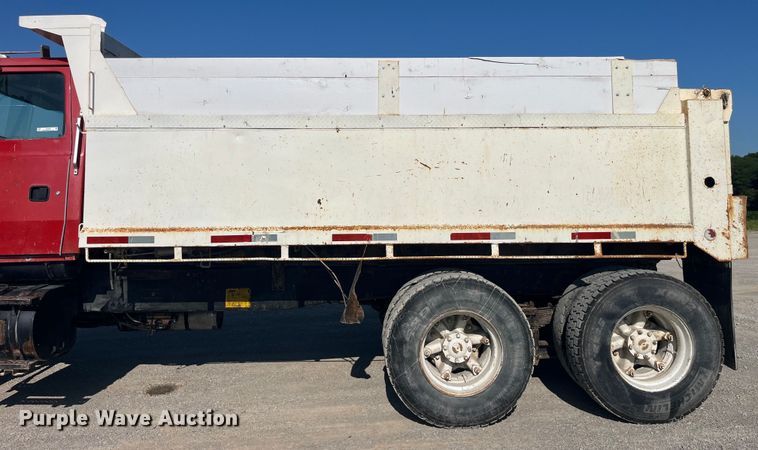 image for item EK8809 1992 Ford L8000 dump truck