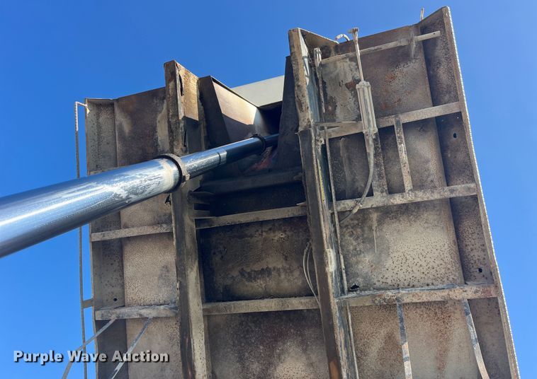 image for item EK8809 1992 Ford L8000 dump truck