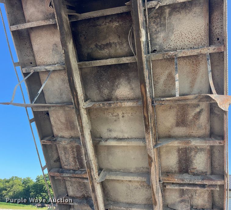 image for item EK8809 1992 Ford L8000 dump truck