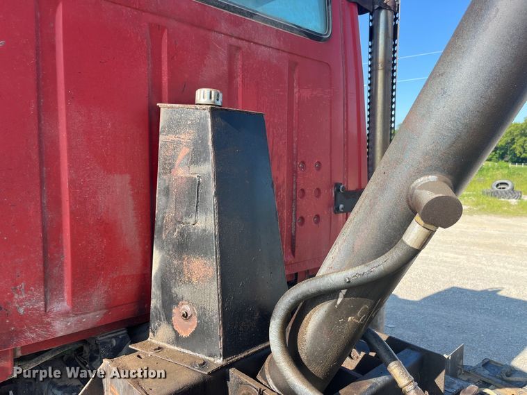 image for item EK8809 1992 Ford L8000 dump truck