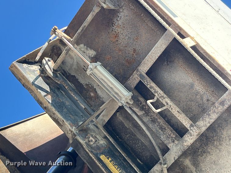 image for item EK8809 1992 Ford L8000 dump truck