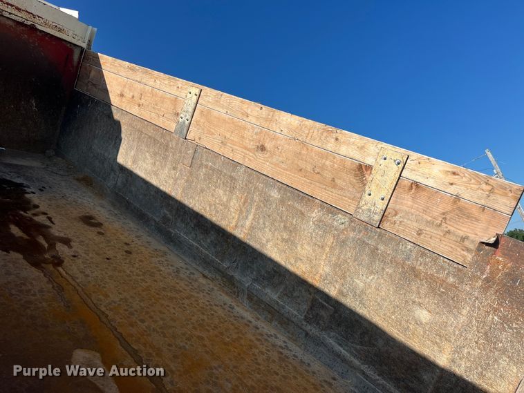 image for item EK8809 1992 Ford L8000 dump truck