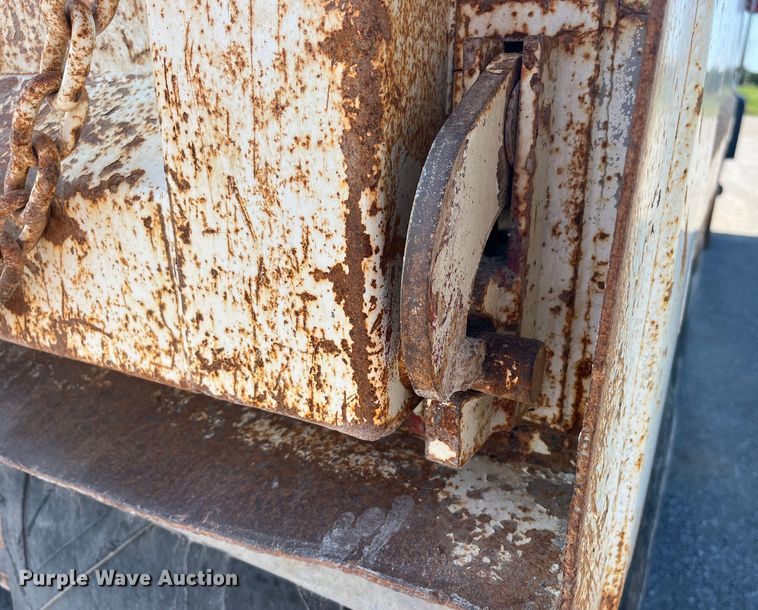 image for item EK8809 1992 Ford L8000 dump truck