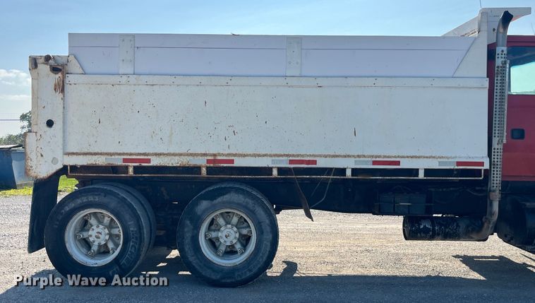 image for item EK8809 1992 Ford L8000 dump truck