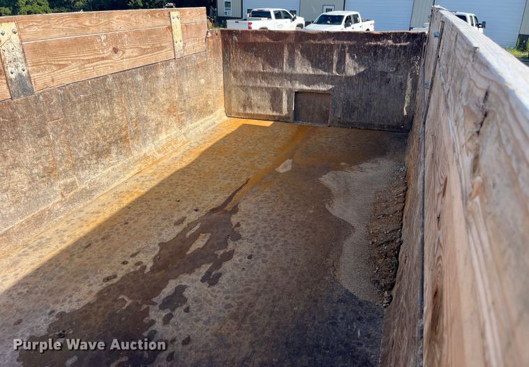 image for item EK8809 1992 Ford L8000 dump truck