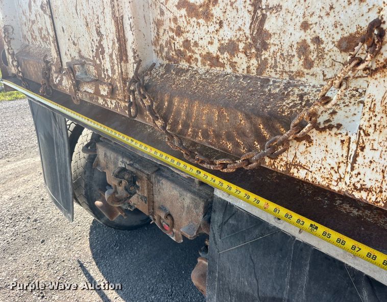 image for item EK8809 1992 Ford L8000 dump truck