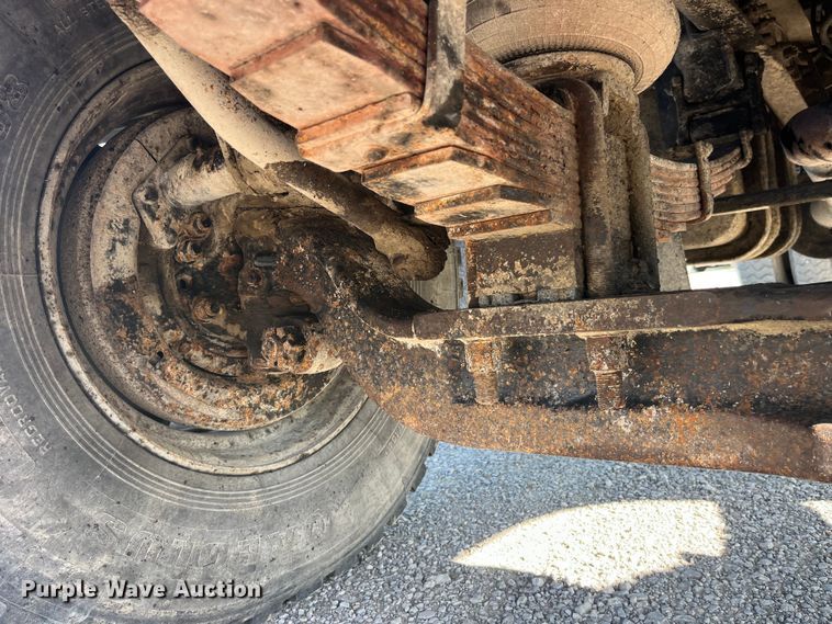 image for item EK8809 1992 Ford L8000 dump truck