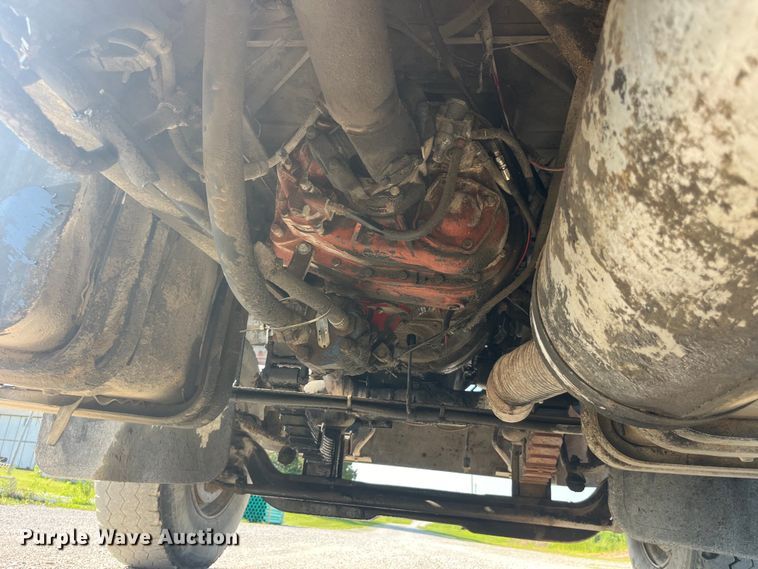 image for item EK8809 1992 Ford L8000 dump truck