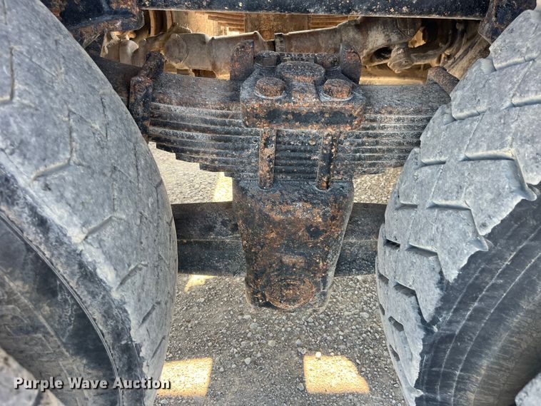 image for item EK8809 1992 Ford L8000 dump truck