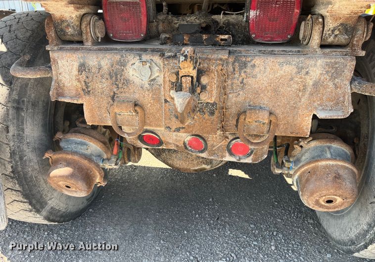 image for item EK8809 1992 Ford L8000 dump truck