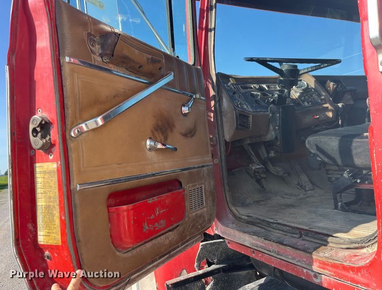 image for item EK8809 1992 Ford L8000 dump truck