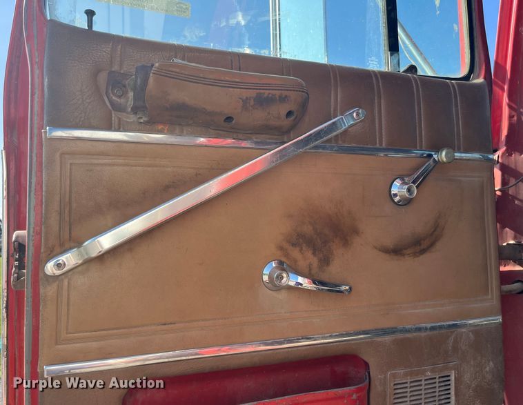 image for item EK8809 1992 Ford L8000 dump truck