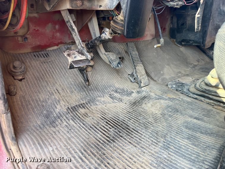 image for item EK8809 1992 Ford L8000 dump truck