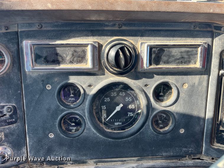 image for item EK8809 1992 Ford L8000 dump truck