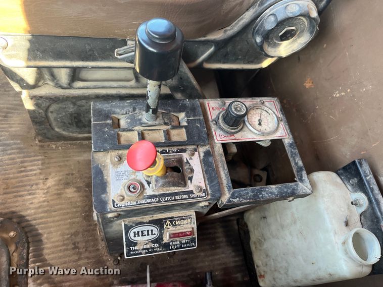 image for item EK8809 1992 Ford L8000 dump truck