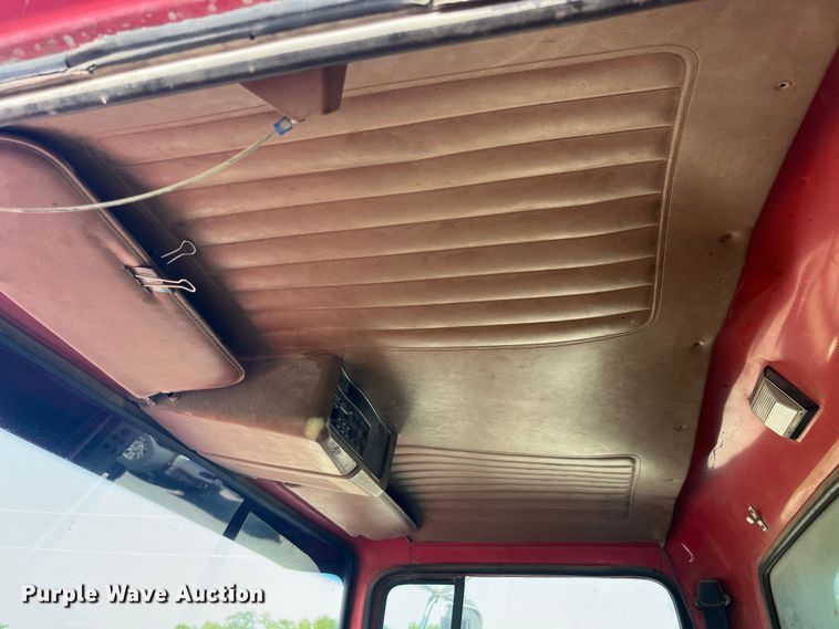 image for item EK8809 1992 Ford L8000 dump truck