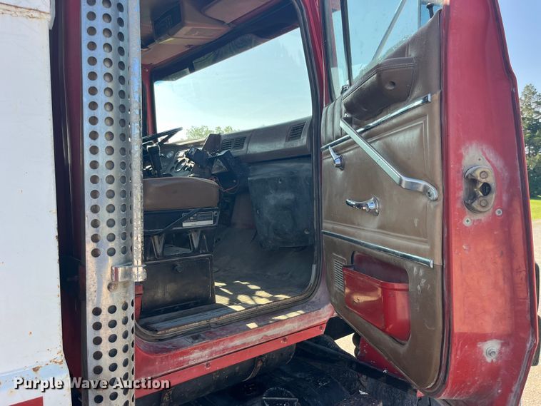 image for item EK8809 1992 Ford L8000 dump truck