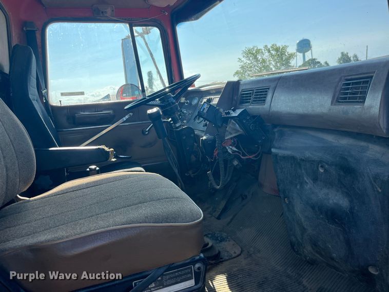 image for item EK8809 1992 Ford L8000 dump truck