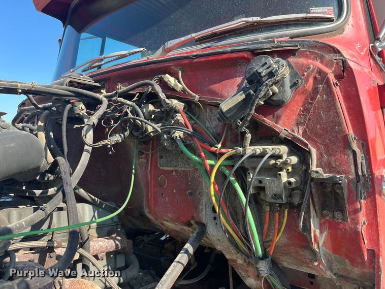 image for item EK8809 1992 Ford L8000 dump truck