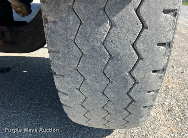 image for item EK8809 1992 Ford L8000 dump truck