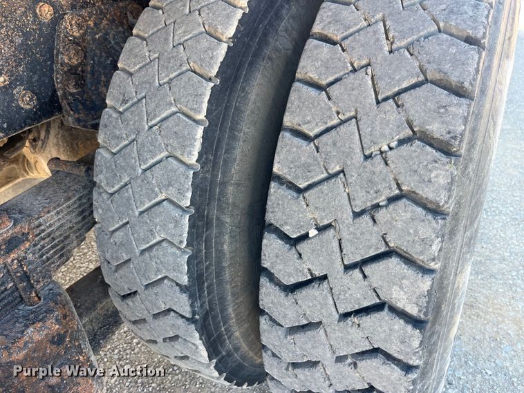 image for item EK8809 1992 Ford L8000 dump truck