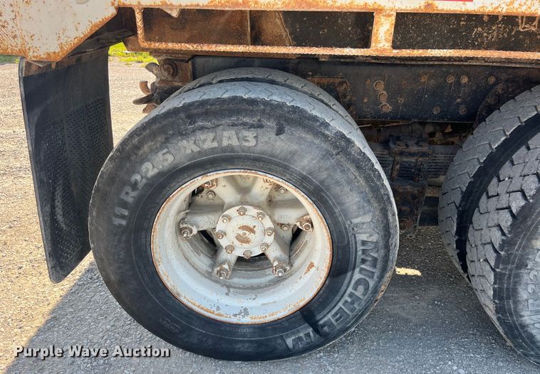 image for item EK8809 1992 Ford L8000 dump truck