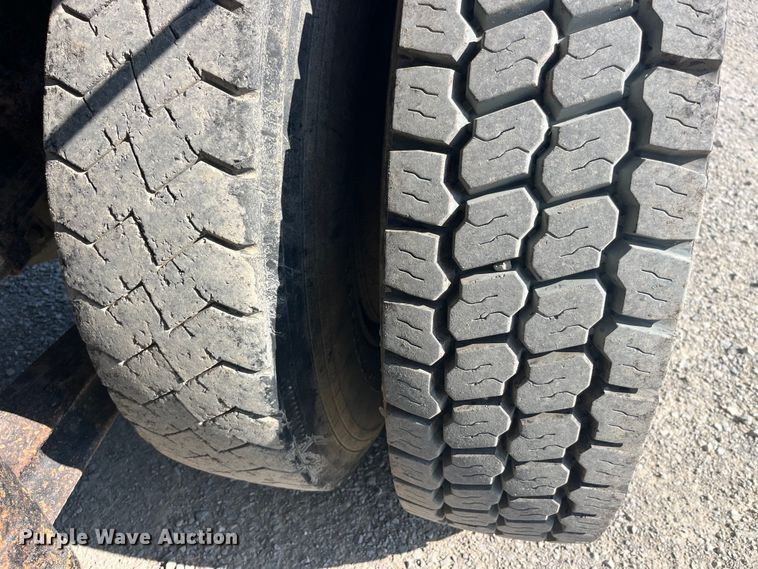 image for item EK8809 1992 Ford L8000 dump truck