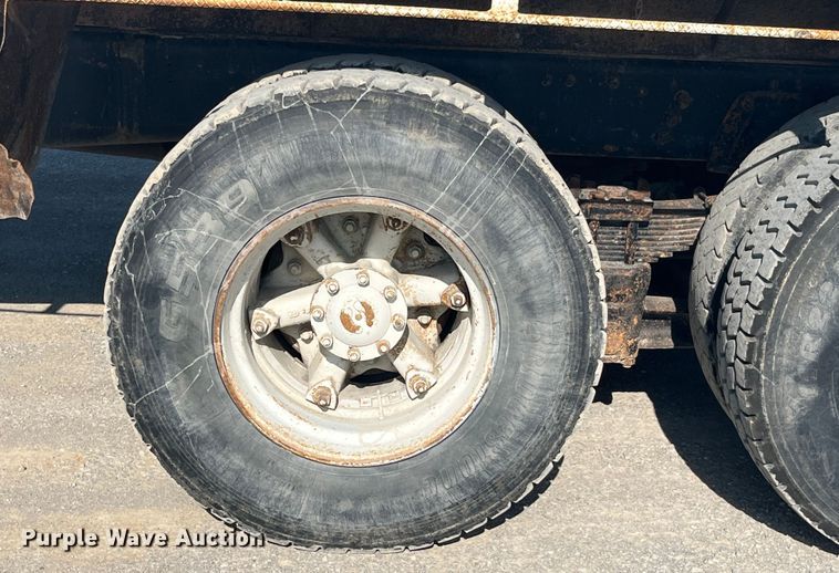 image for item EK8809 1992 Ford L8000 dump truck