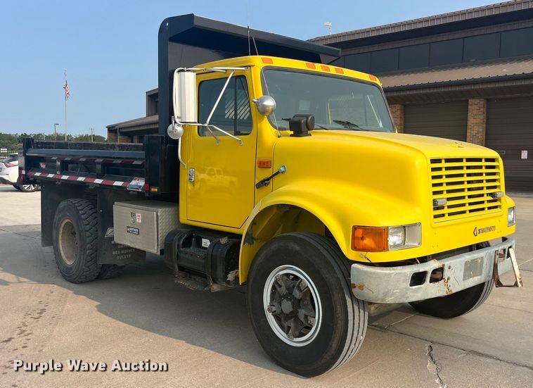 image for item EK8812 1992 International  4900 dump truck
